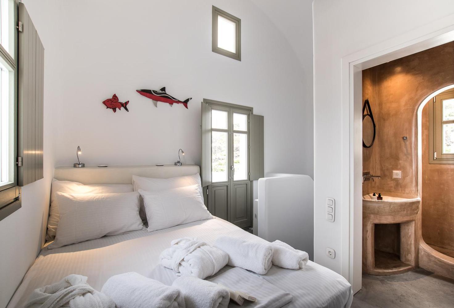 Cape 9 Villas & Suites Akrotiri  Room photo